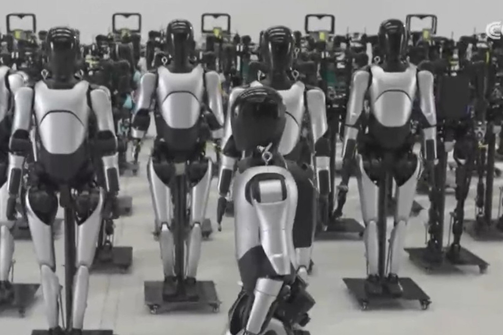 央视报道！揭秘365英国上市机器人量产超级工厂